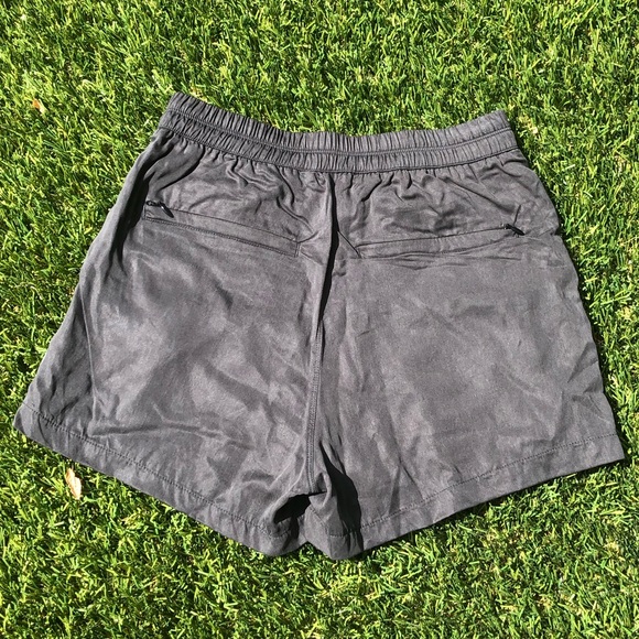 Lululemon &go Keepsake Short in Black - Picture 7 of 8